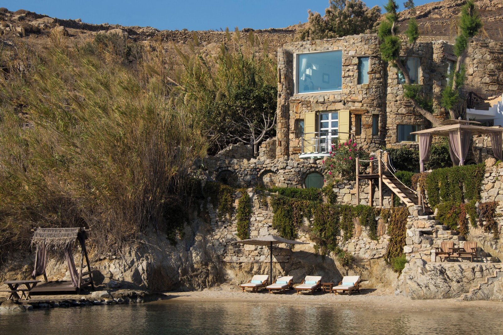 Kivotos Mykonos, backstory