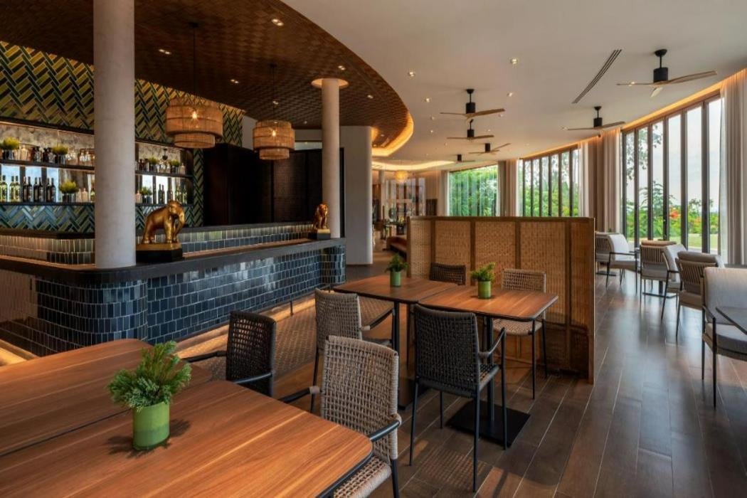 Noku Phuket, embrace restaurant