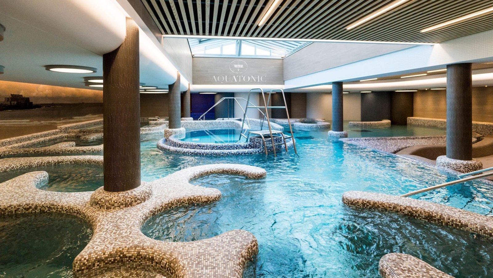 Le Grand Hotel Des Thermes, the pool