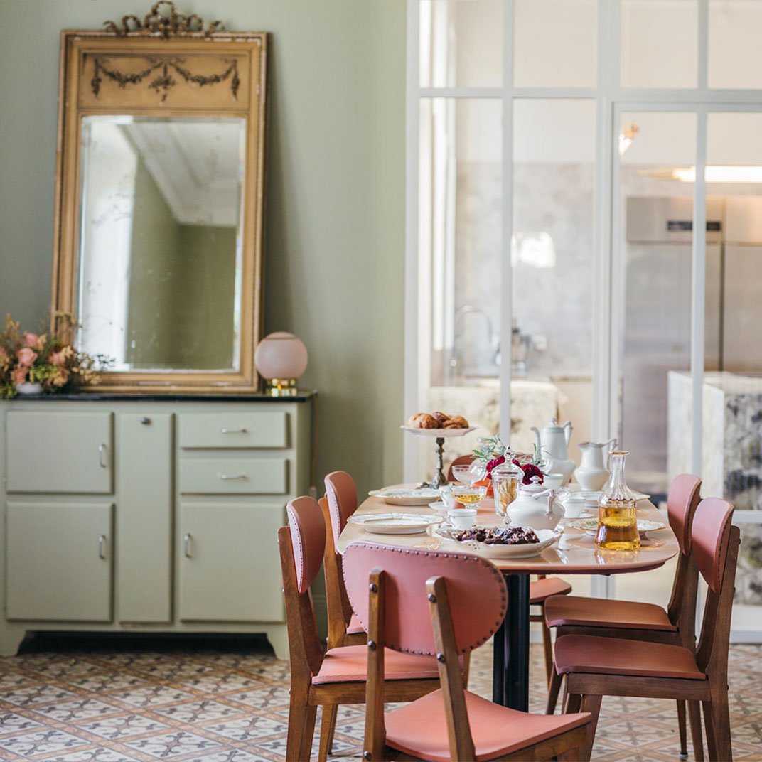 Maison Jullian, at the table