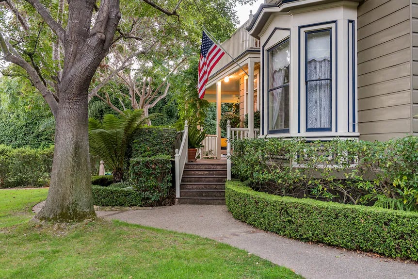 Simpson House Inn — backstory