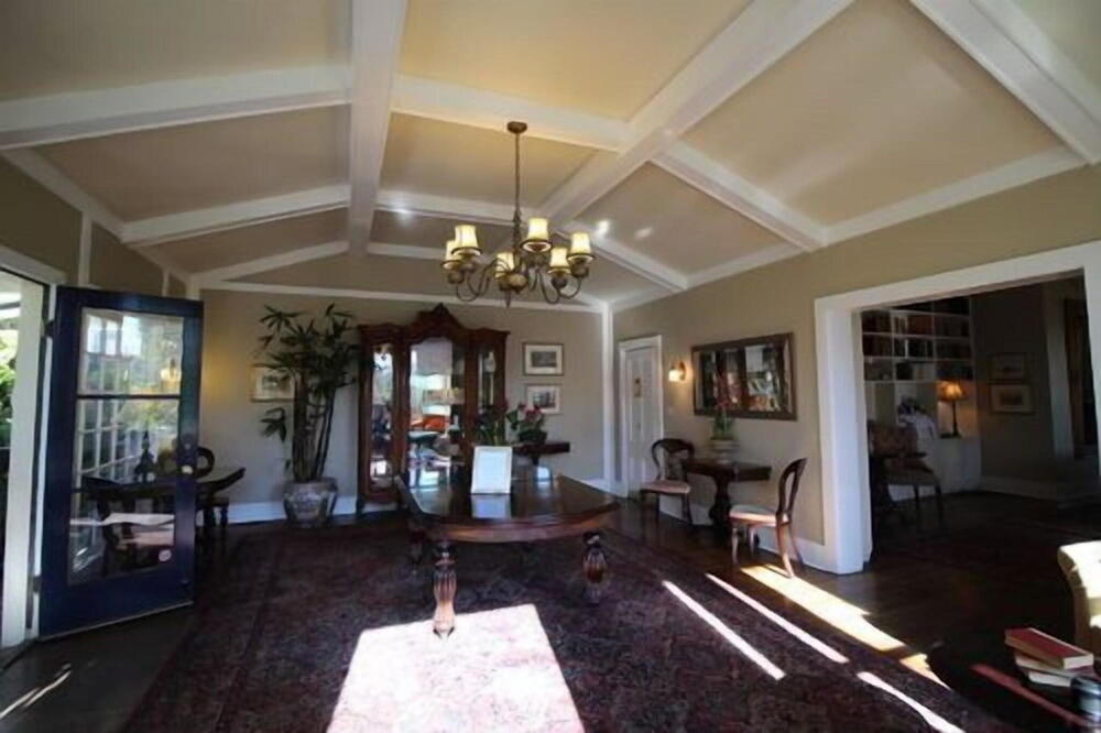 Simpson House Inn — vibe