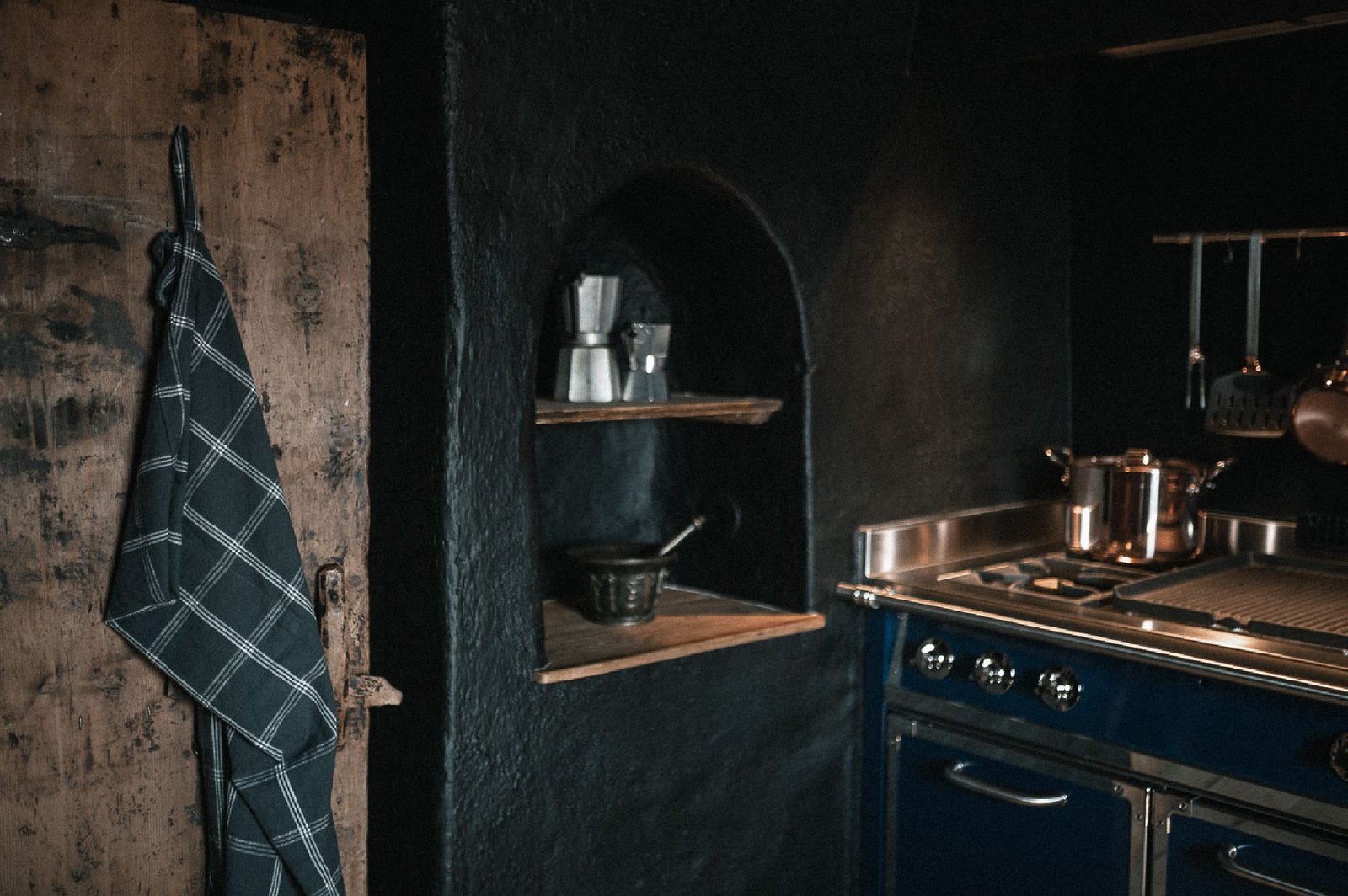 Felder Alpin Lodge, black kitchen