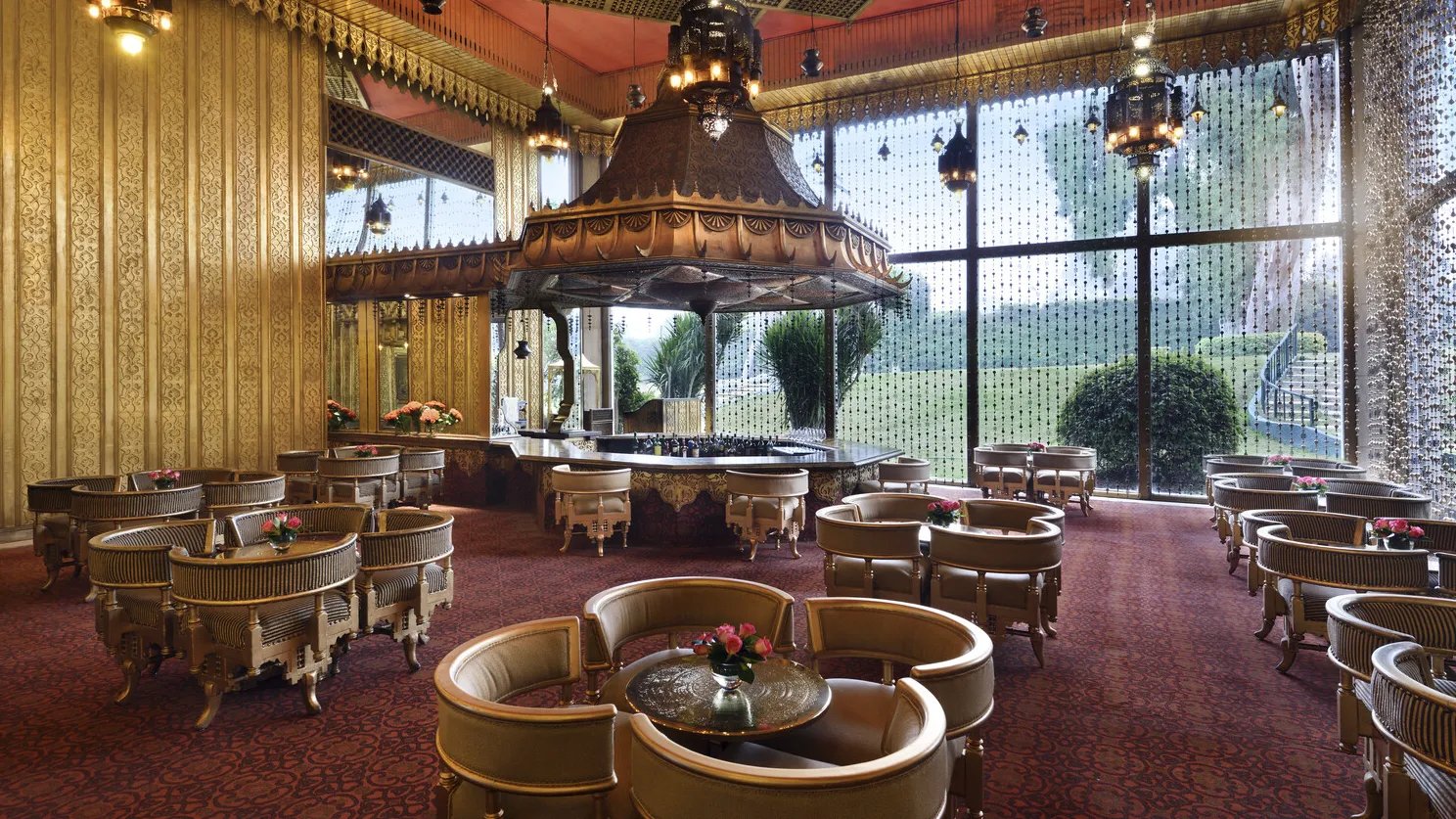Marriott Mena House, Cairo, at the table