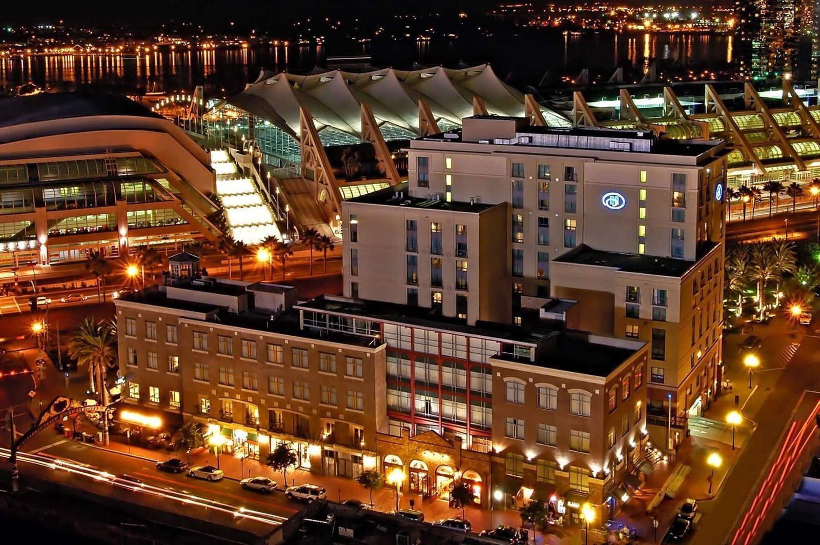 Hilton San Diego Gaslamp Quarter — rooms