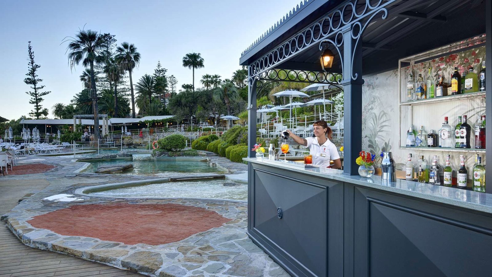 Royal Hotel Sanremo, at the table