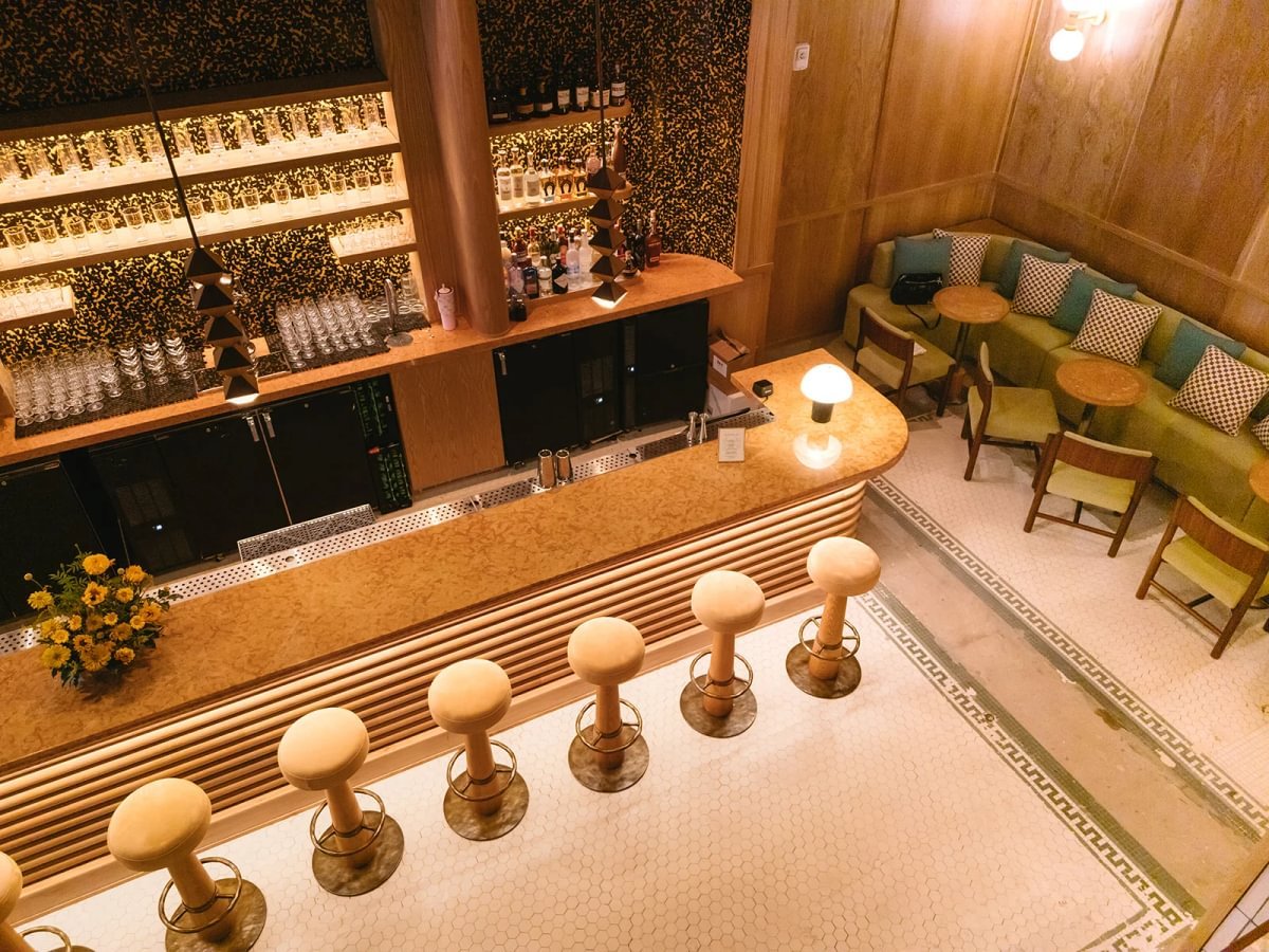 Recess Hotel & Club, the lobby bar