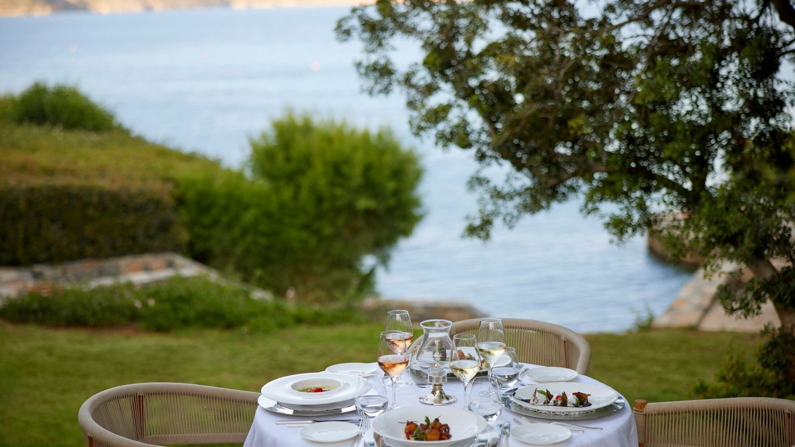 Elounda Mare Hotel, Relais & Chateaux, at the table