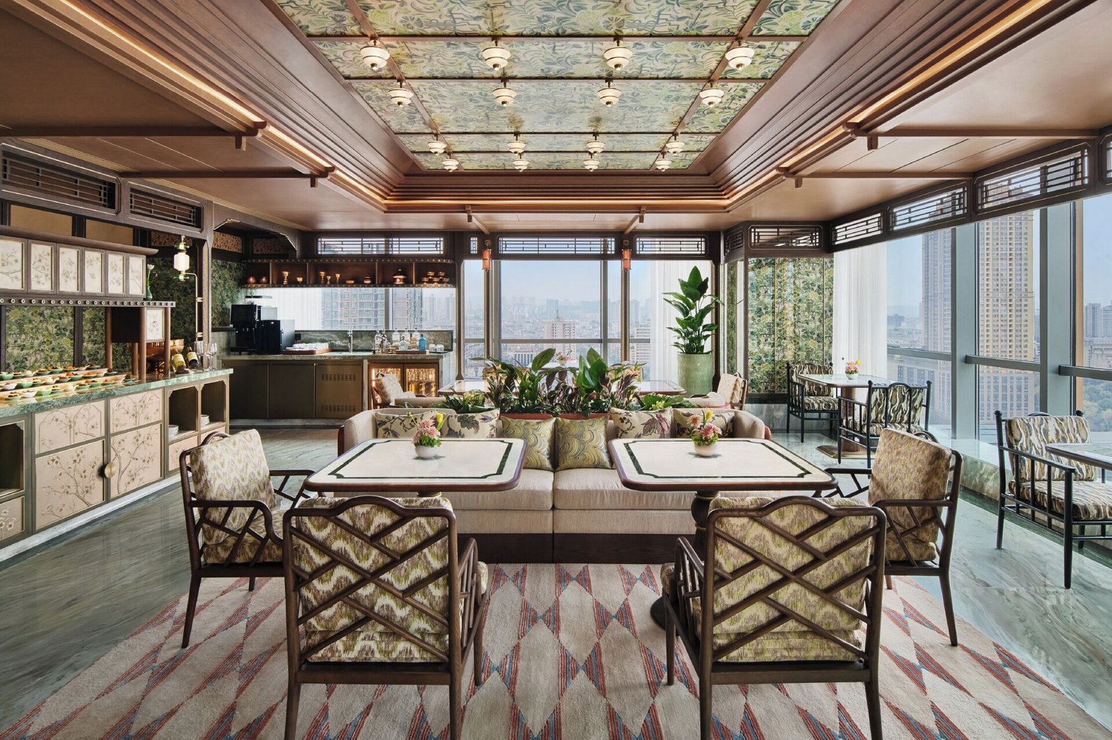 Shangri-La Kunming, at the table