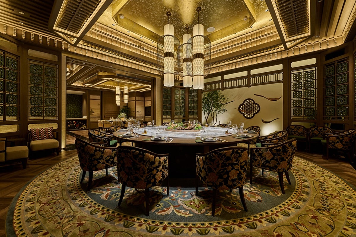 Shangri-La Kunming, at the table