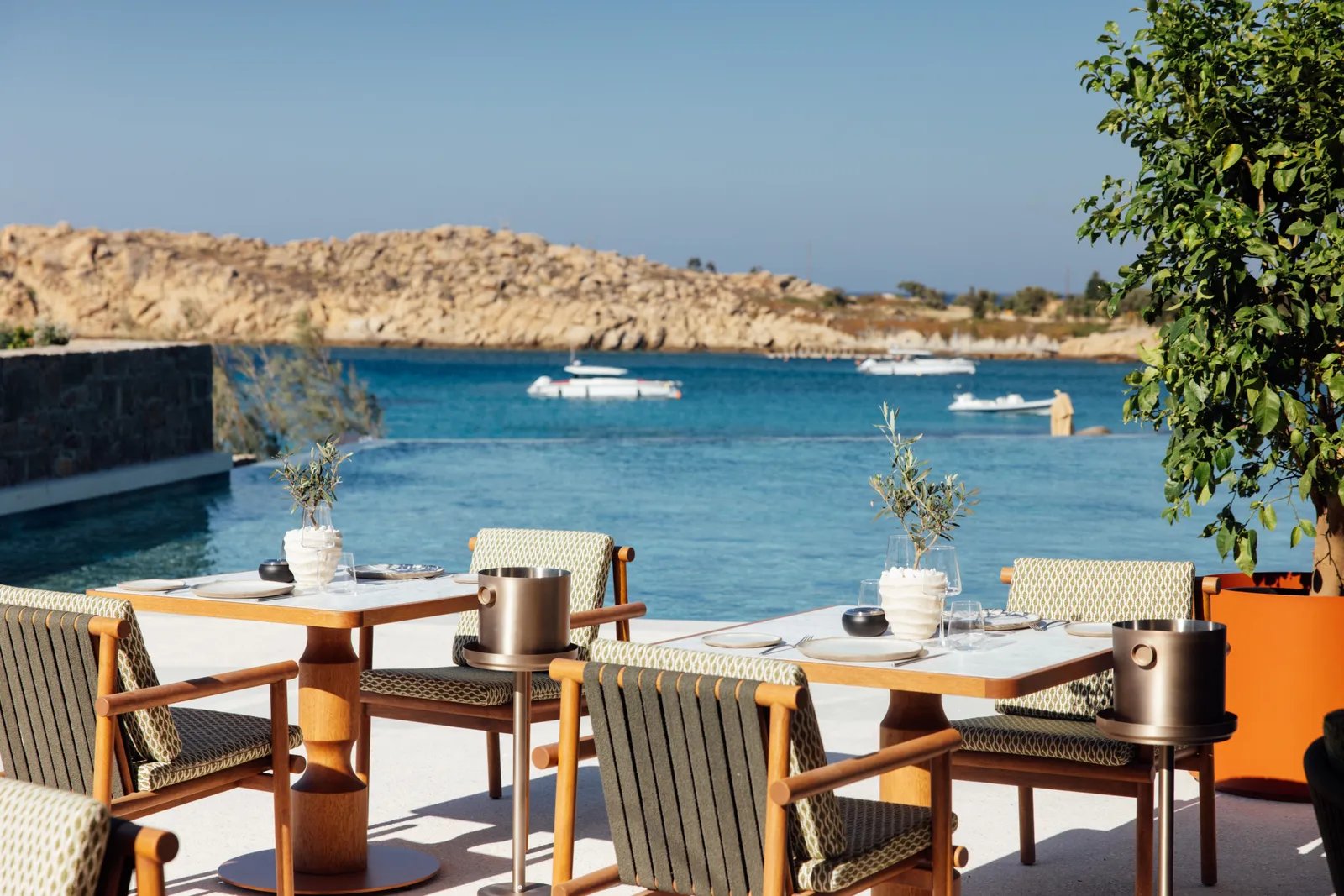 Fouquet's Mykonos, at the table