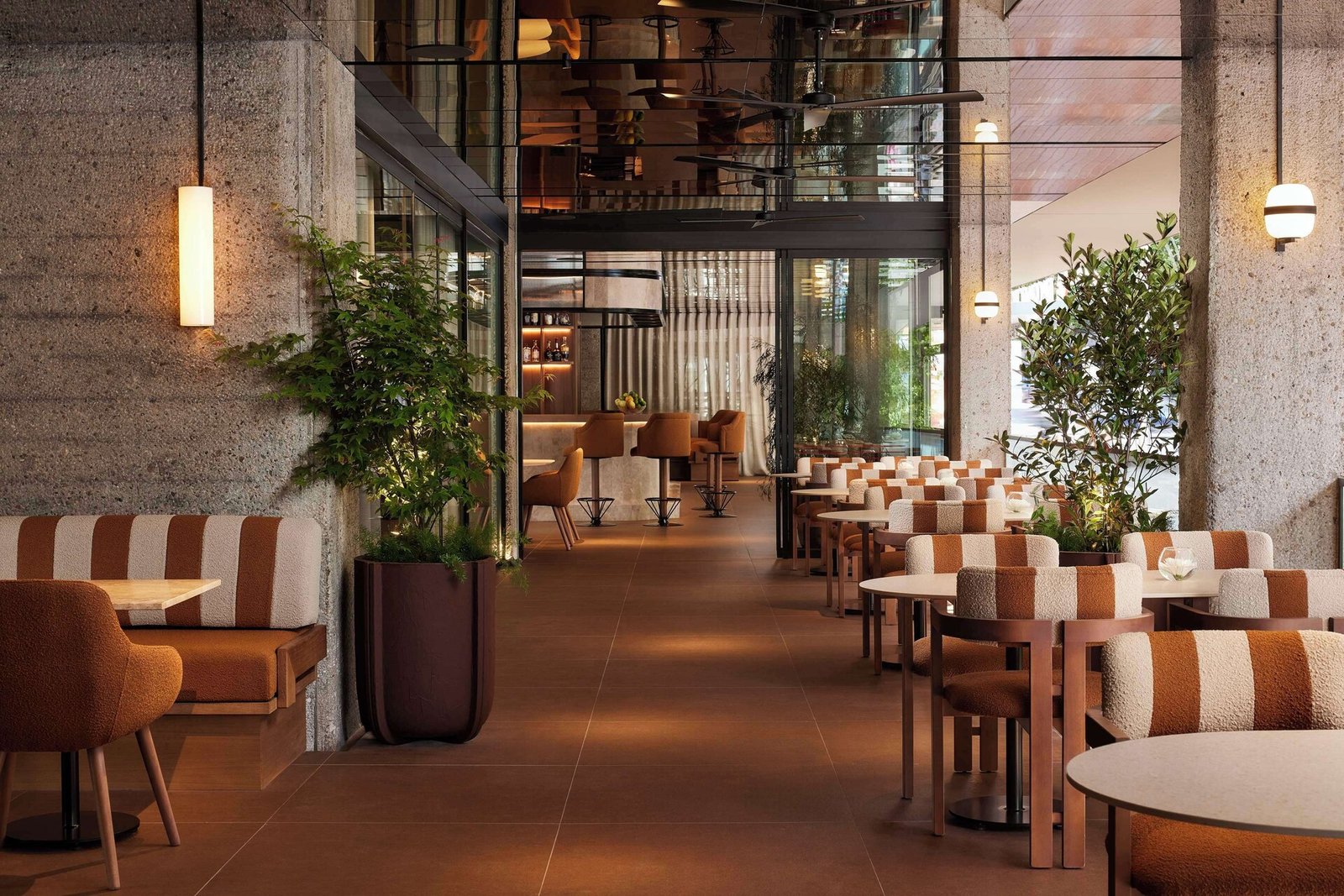 Hotel NH Collection Madrid Eurobuilding, at the table