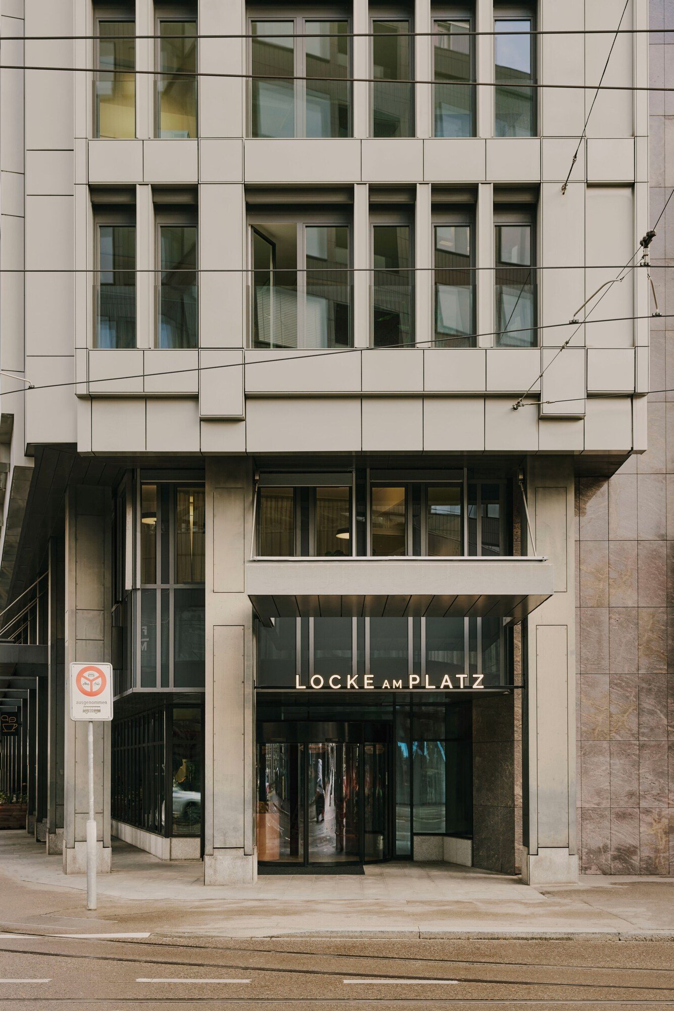 Locke am Platz, Enge, how it began