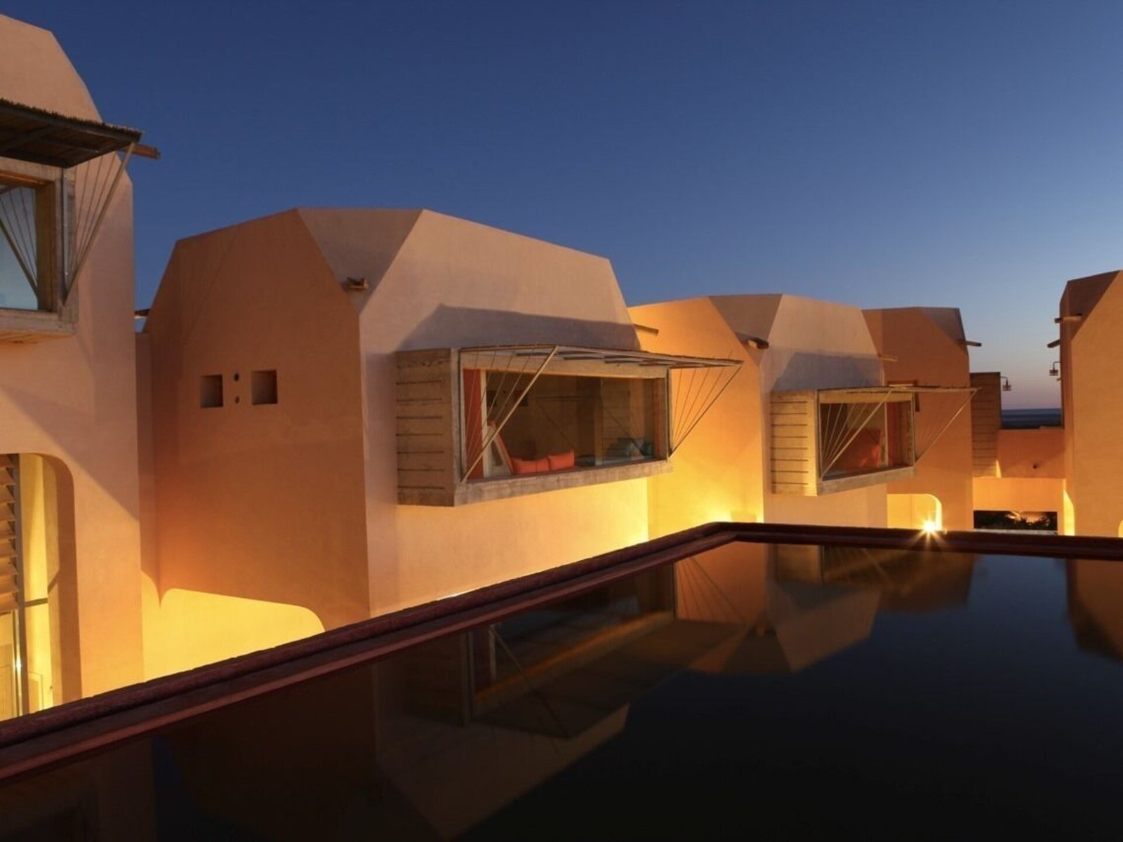 Dar Hi Life, the pool