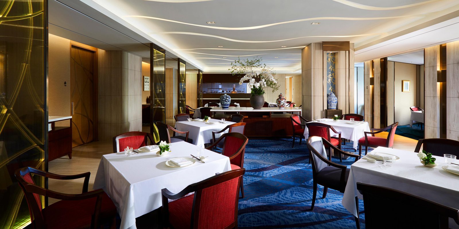 Grand InterContinental Seoul Parnas, at the table