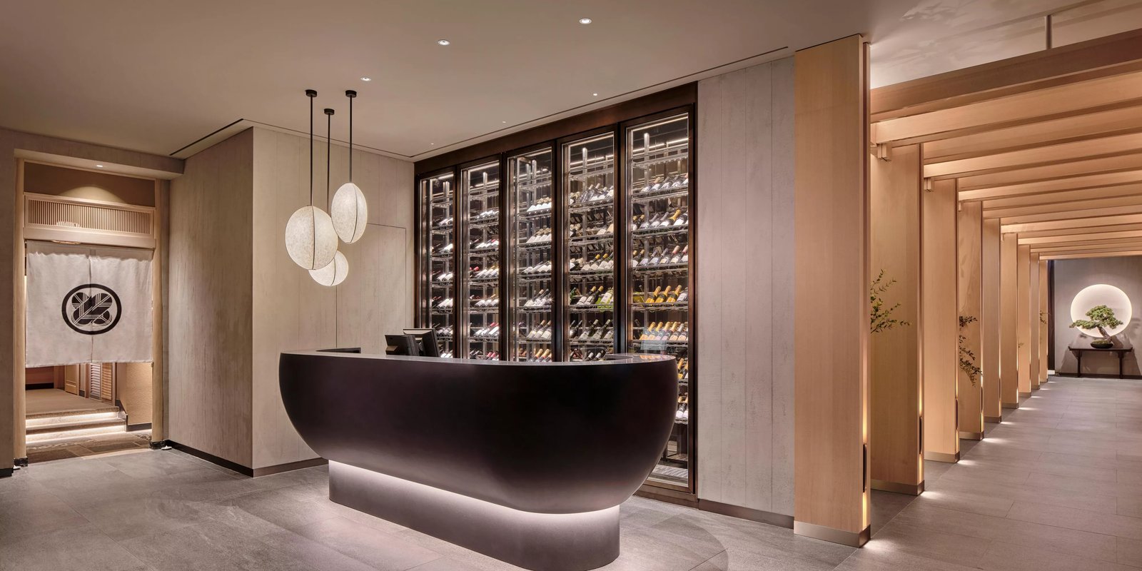 Grand InterContinental Seoul Parnas, at the table