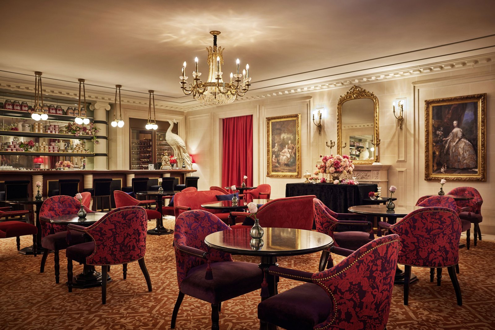 L'Escape Hotel, at the table