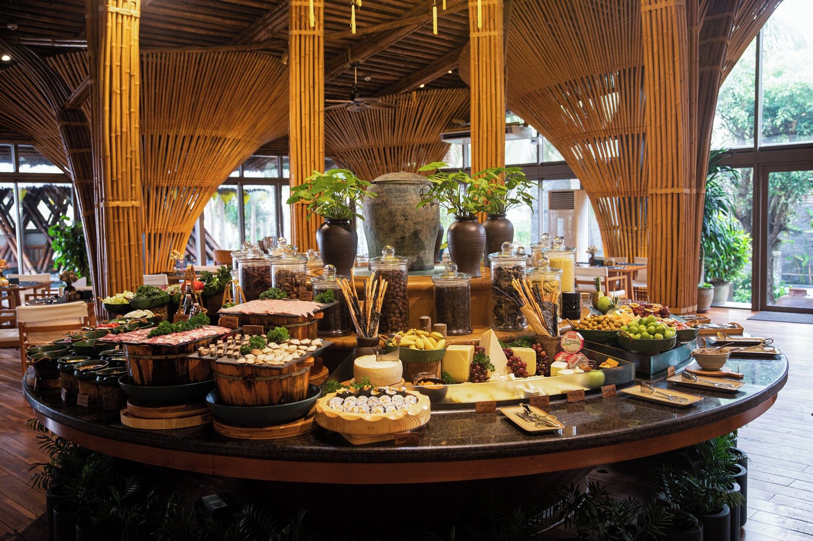 Naman Retreat, hay hay restaurant