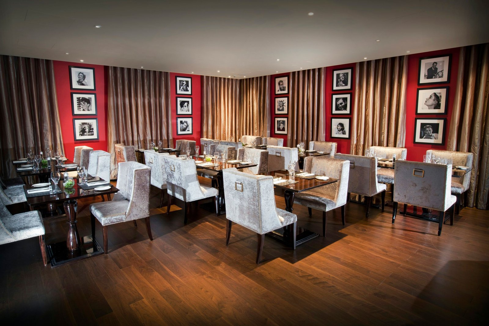 Dorsett Shepherds Bush, London, at the table
