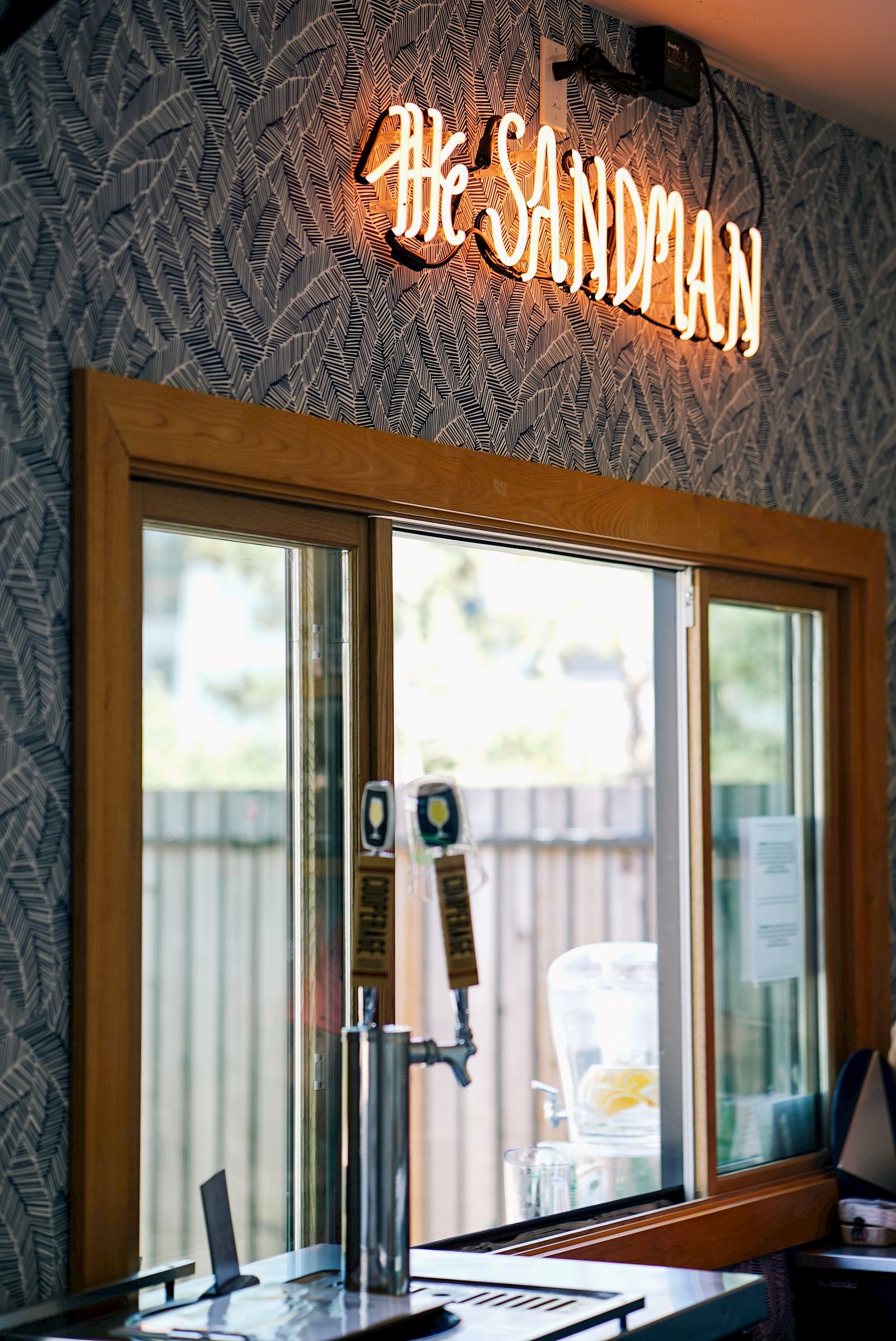 The Sandman Santa Rosa Sonoma, an Ascend Collection Hotel, pool house & bar