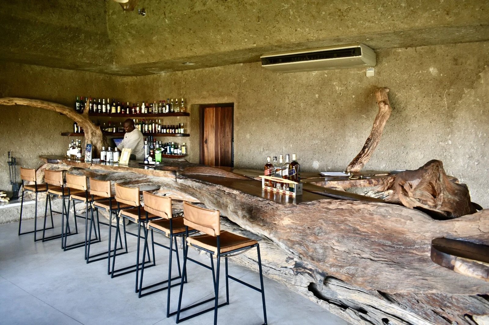 Sabi Sabi Earth Lodge, main bar and lounge