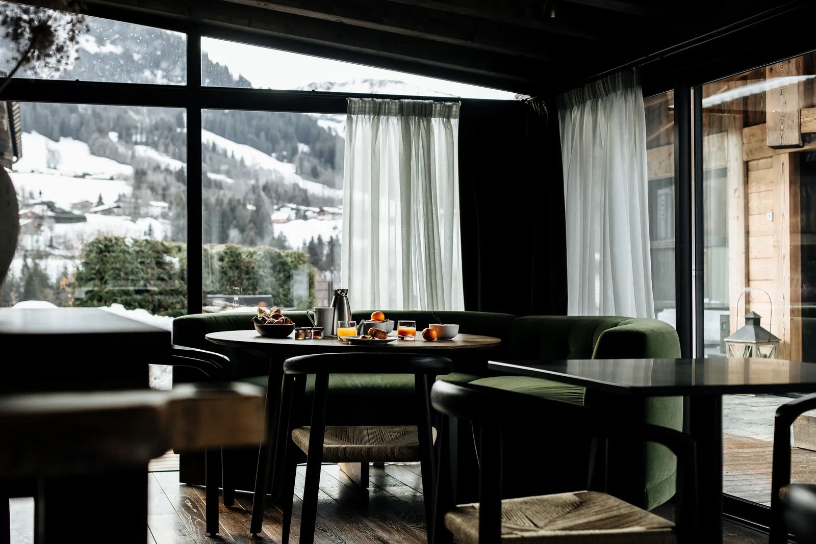 L'Alpaga, at the table