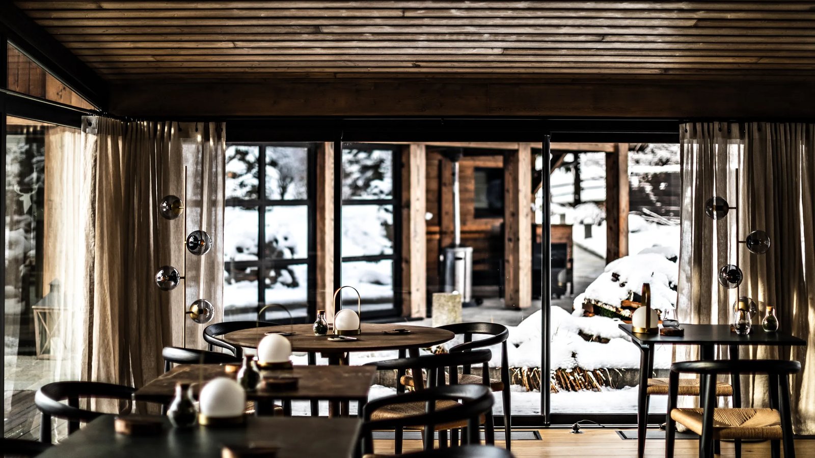L'Alpaga, at the table