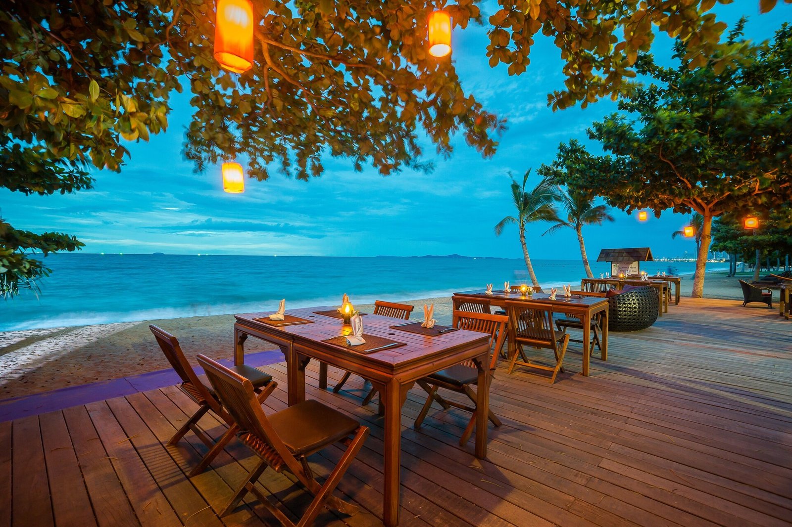 Dor-Shada Resort by The Sea, at the table
