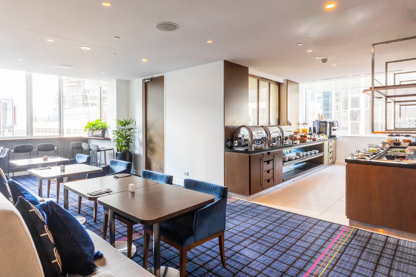 Swissôtel Sydney, at the table
