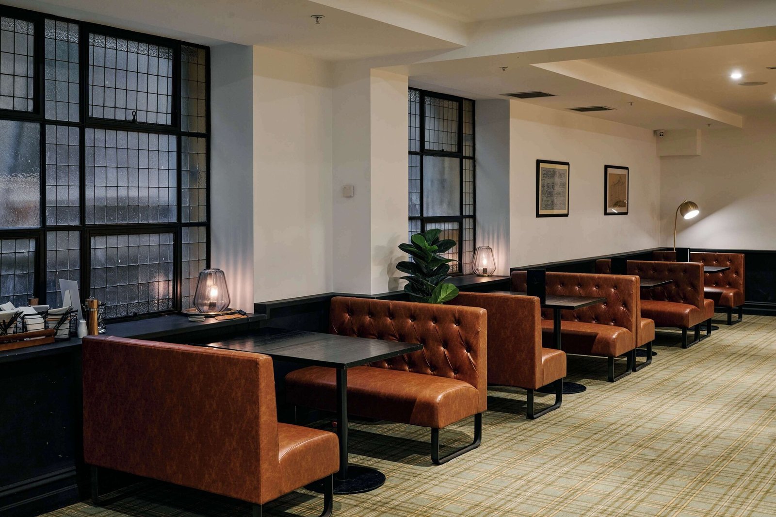 Victoria Hotel — vibe