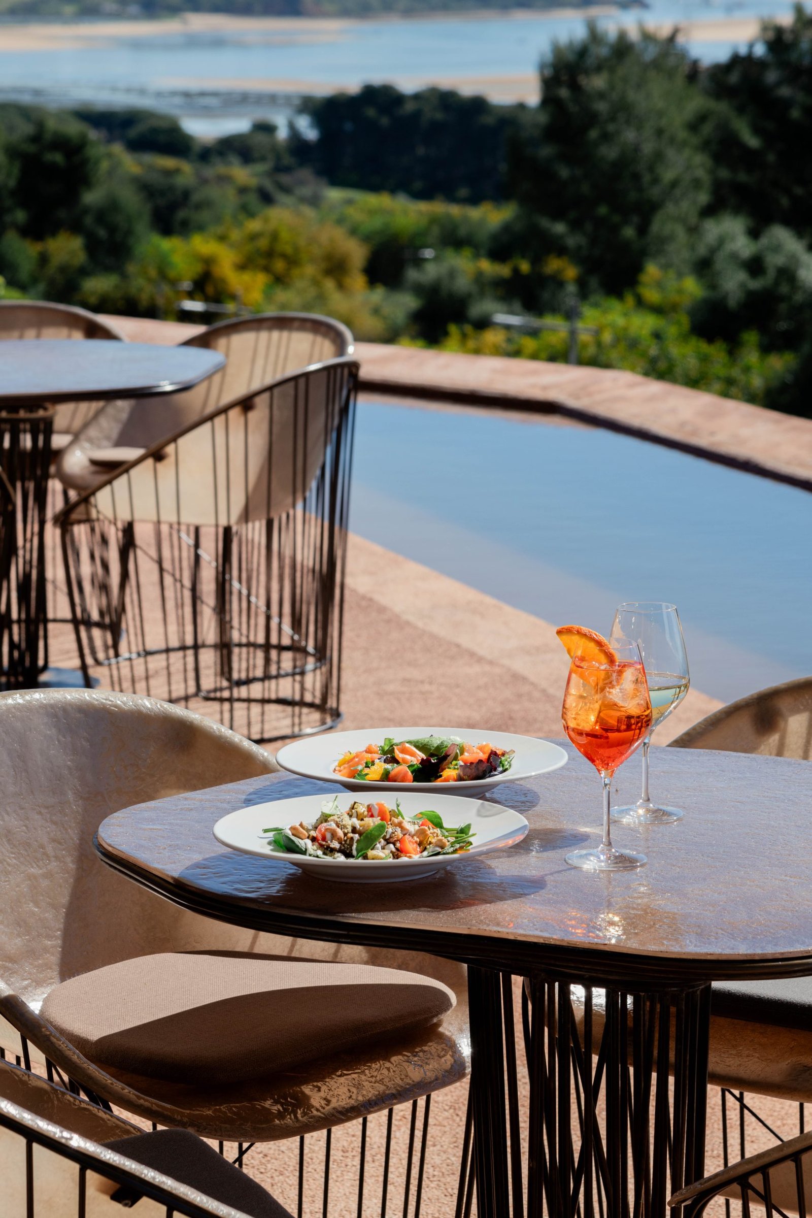 Palmares Ocean Living & Golf, the clubhouse restaurant & lounge