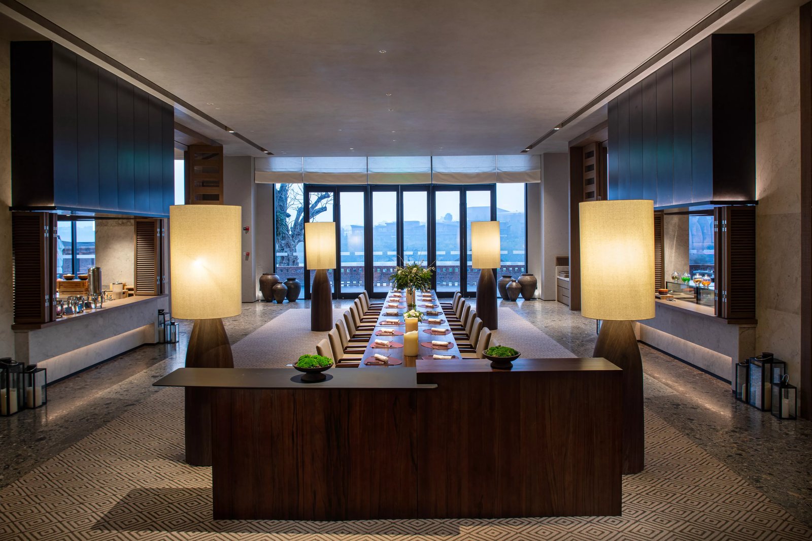 Dongfengyun Hotel Mi'le - Mgallery, at the table