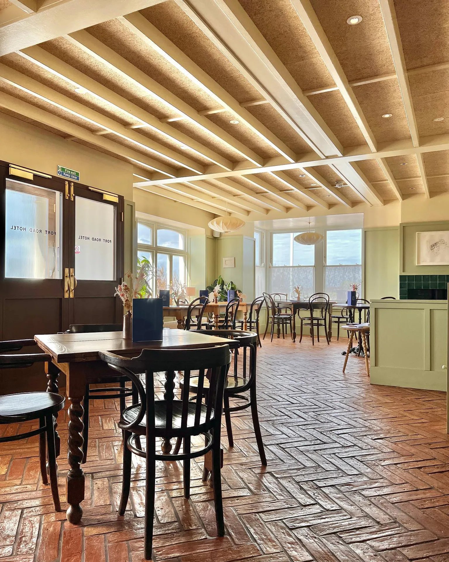 Fort Road Hotel, the dining room