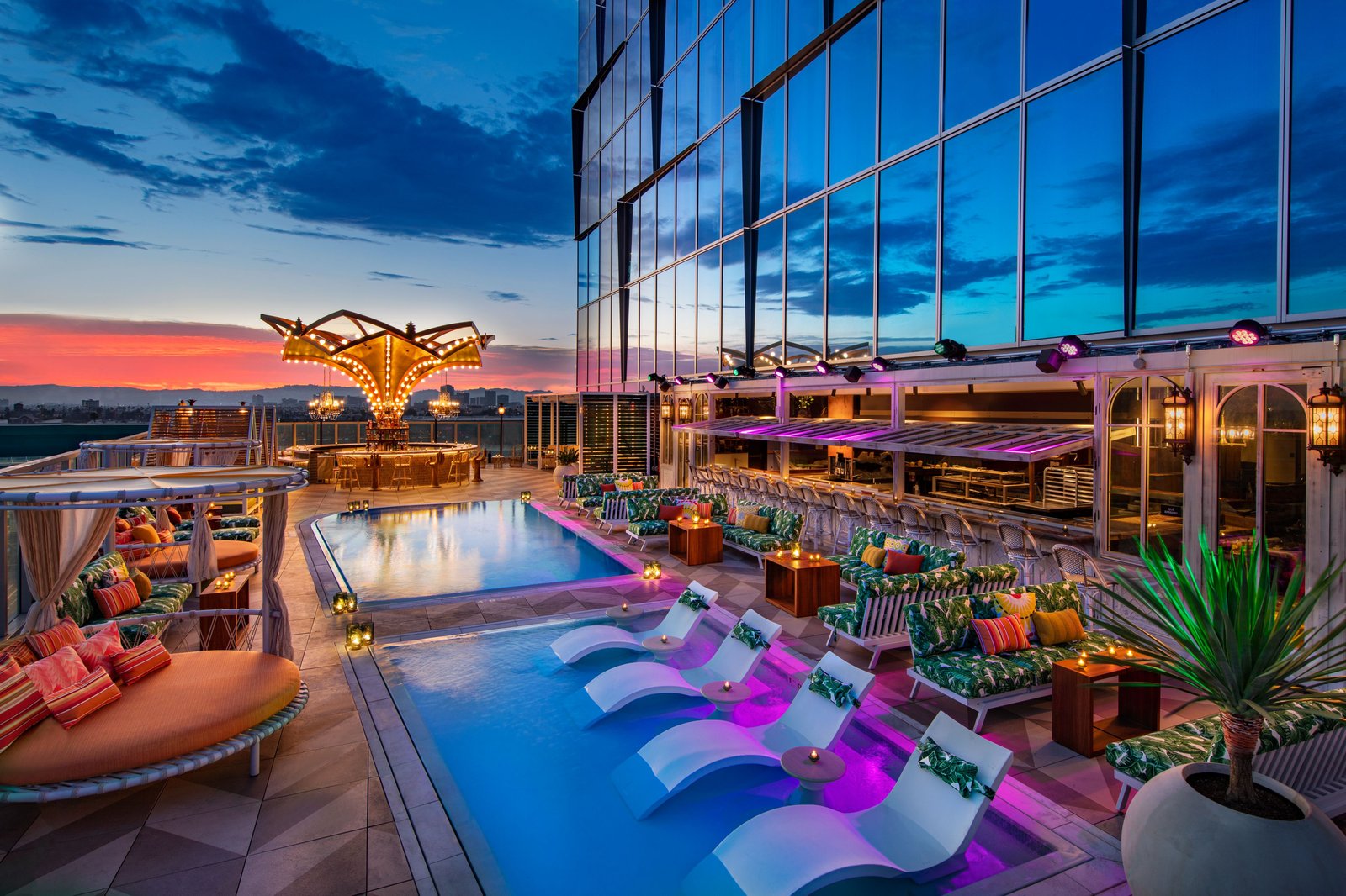 Moxy Downtown Los Angeles, the pool