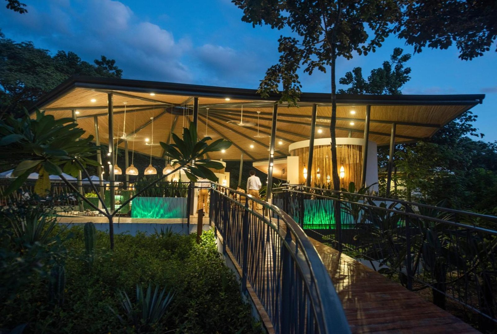 Suitree Experience Hotel, at the table