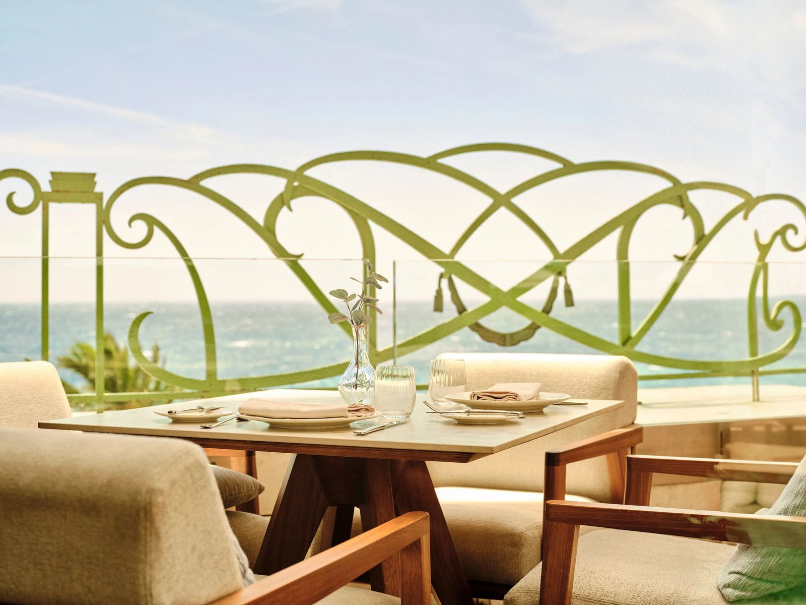 Hôtel Palais de la Méditerranée - The Unbound Collection by Hyatt, zouzou restaurant