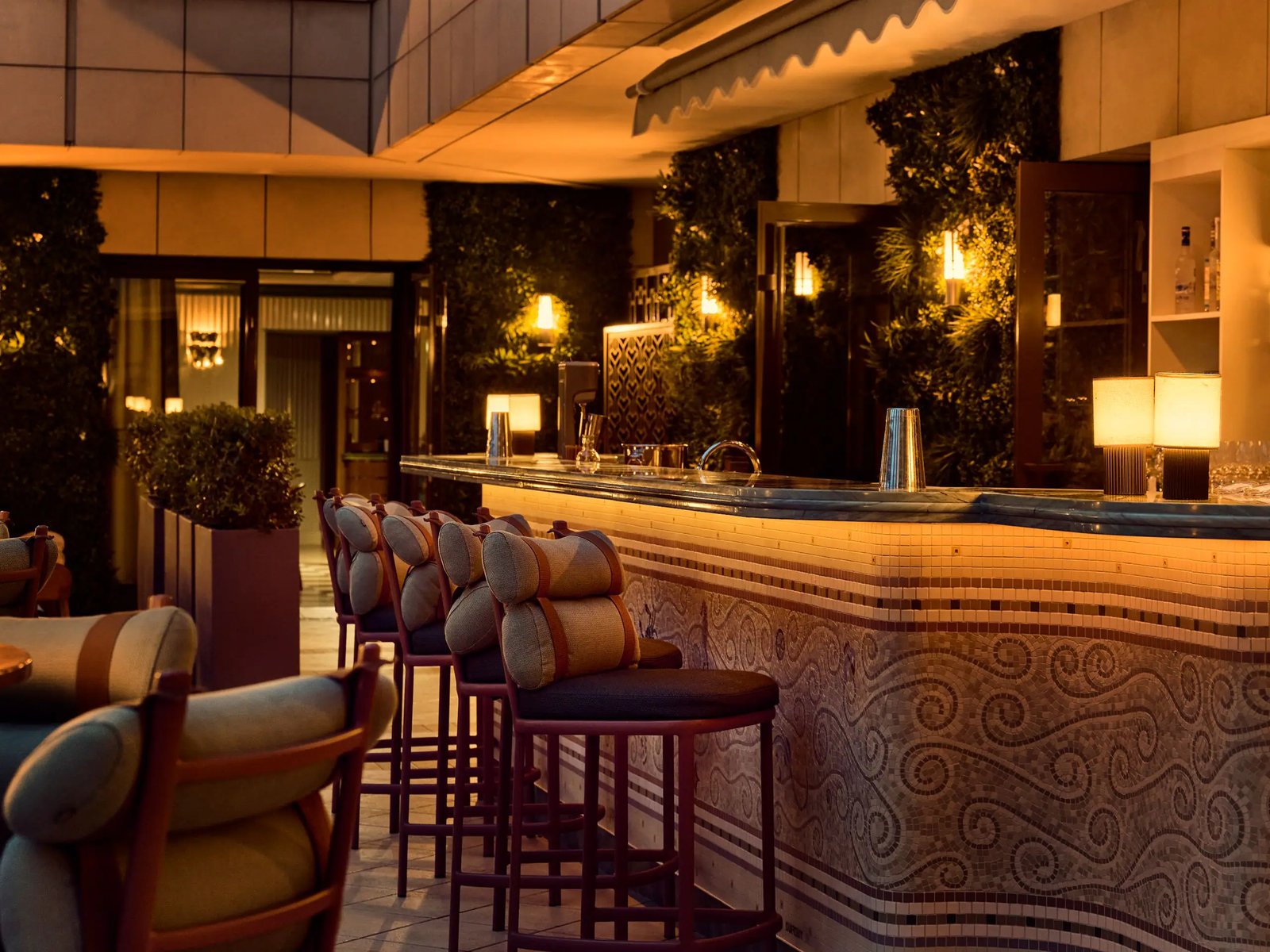 Hôtel Palais de la Méditerranée - The Unbound Collection by Hyatt, at the table