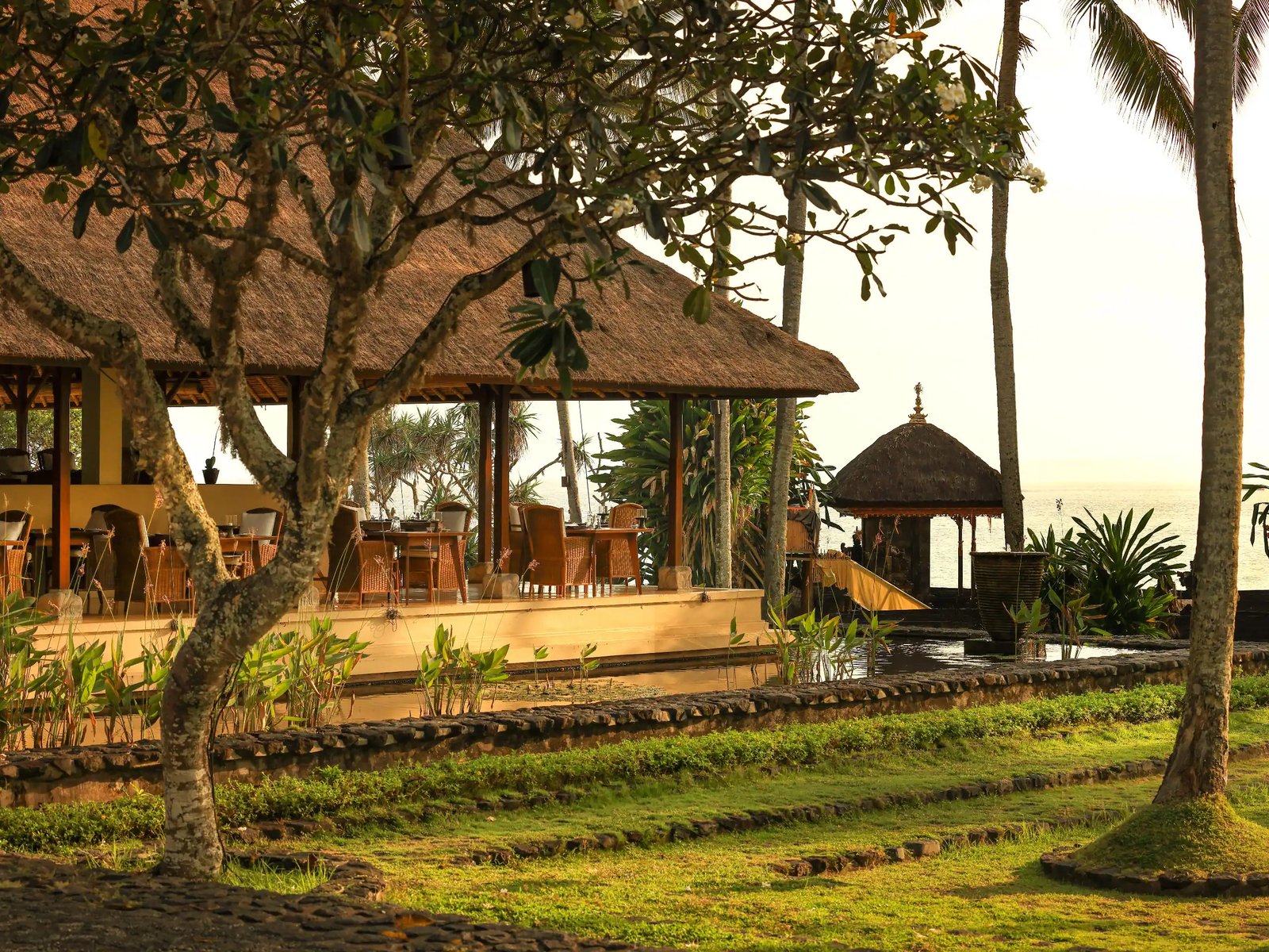 Alila Manggis, seasalt restaurant