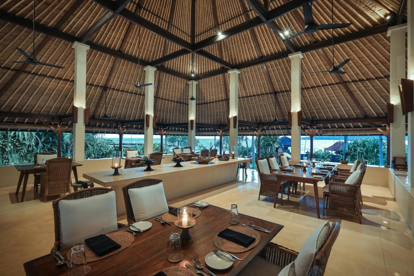 Alila Manggis, seasalt restaurant