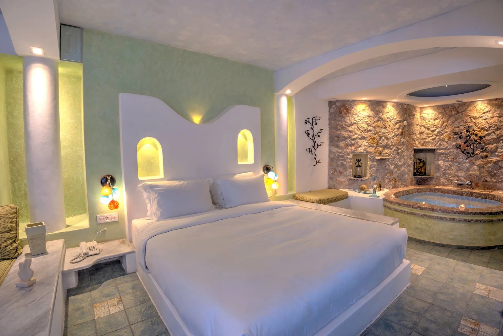 Astarte Suites, rooms