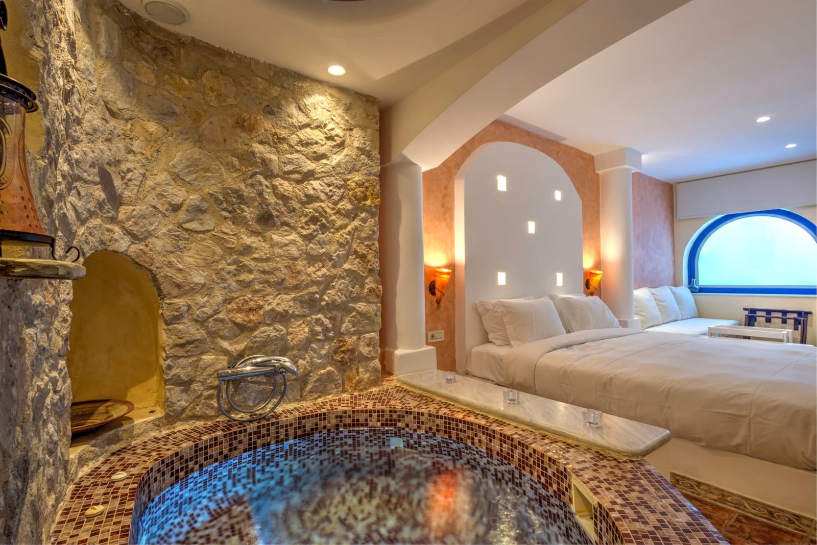 Astarte Suites, rooms
