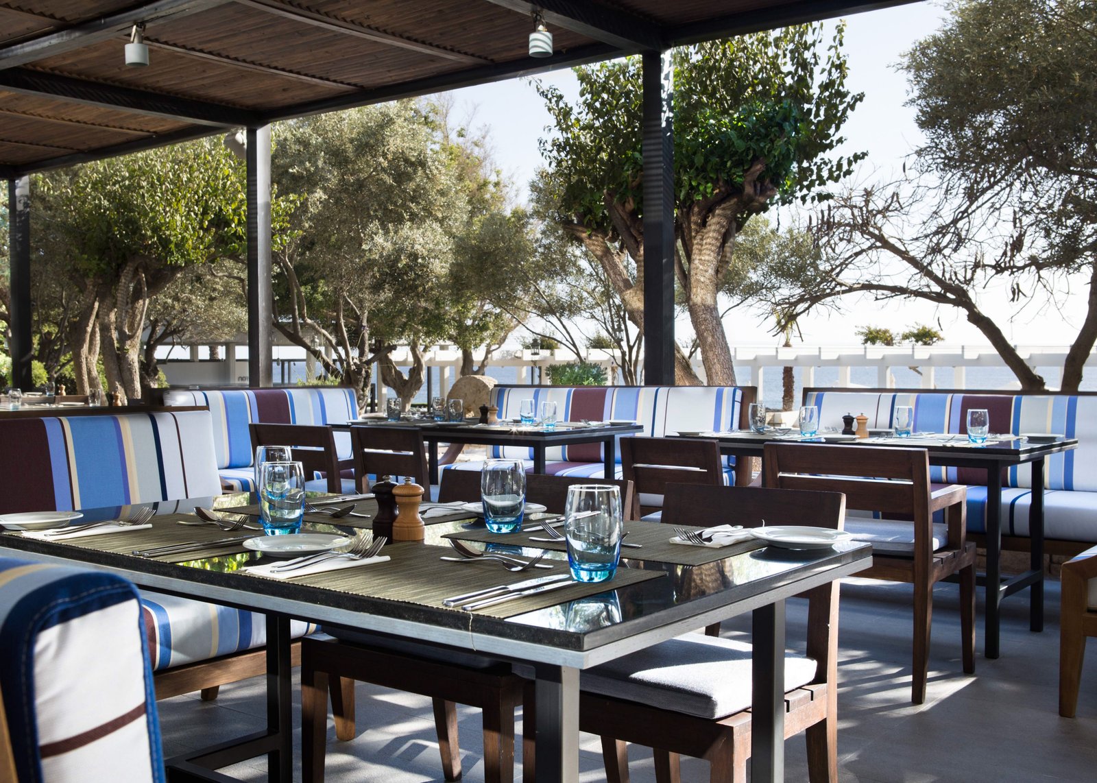 Almyra Hotel, mosaics restaurant