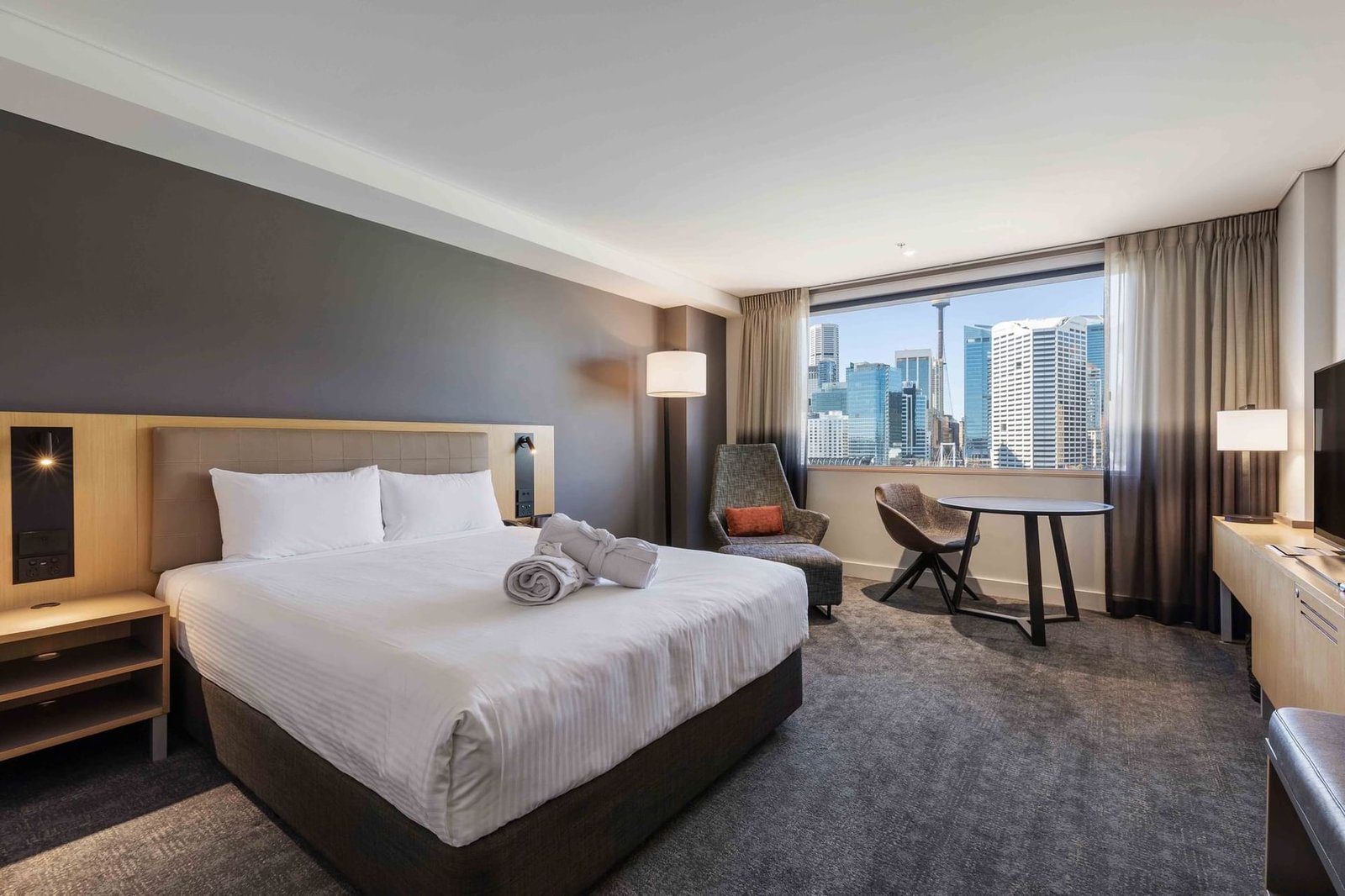 Novotel Sydney Darling Harbour — vibe