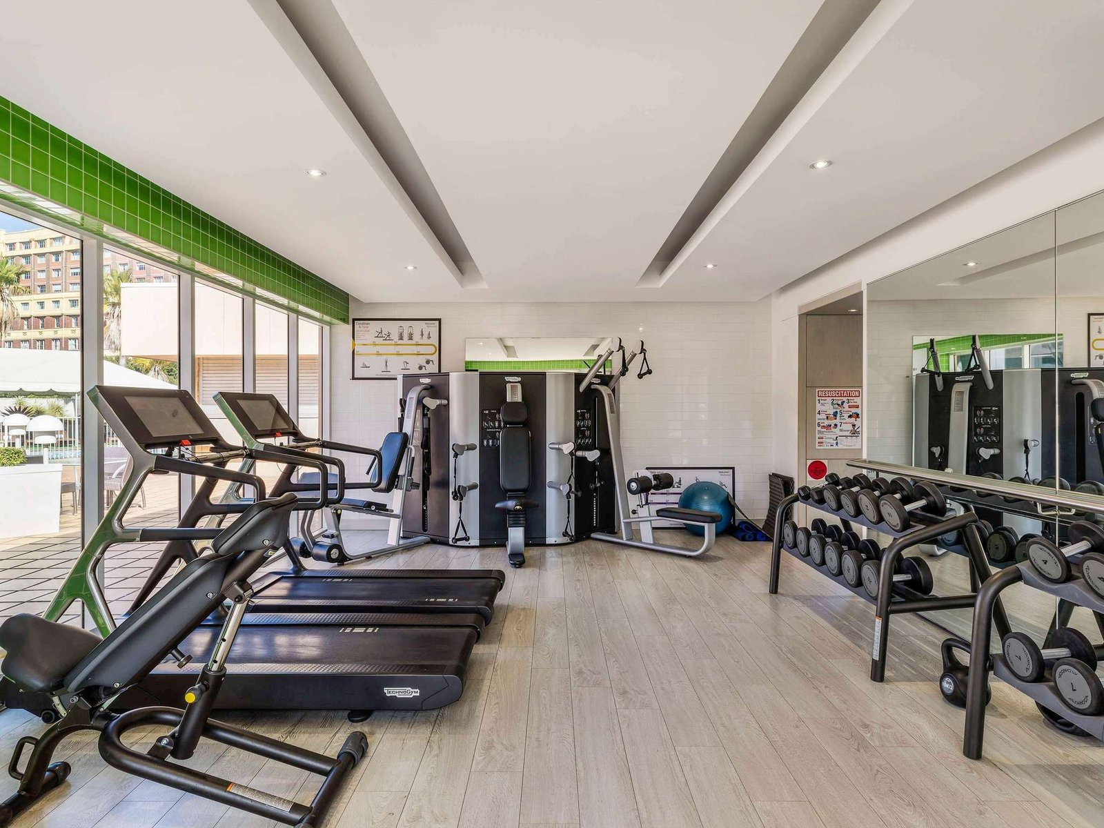 Novotel Sydney Darling Harbour, gym and tennis court