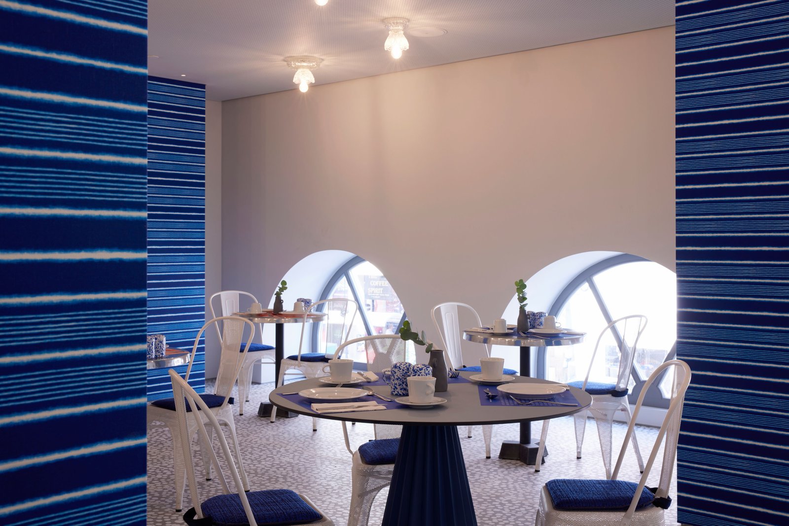 Fresh Hotel, at the table