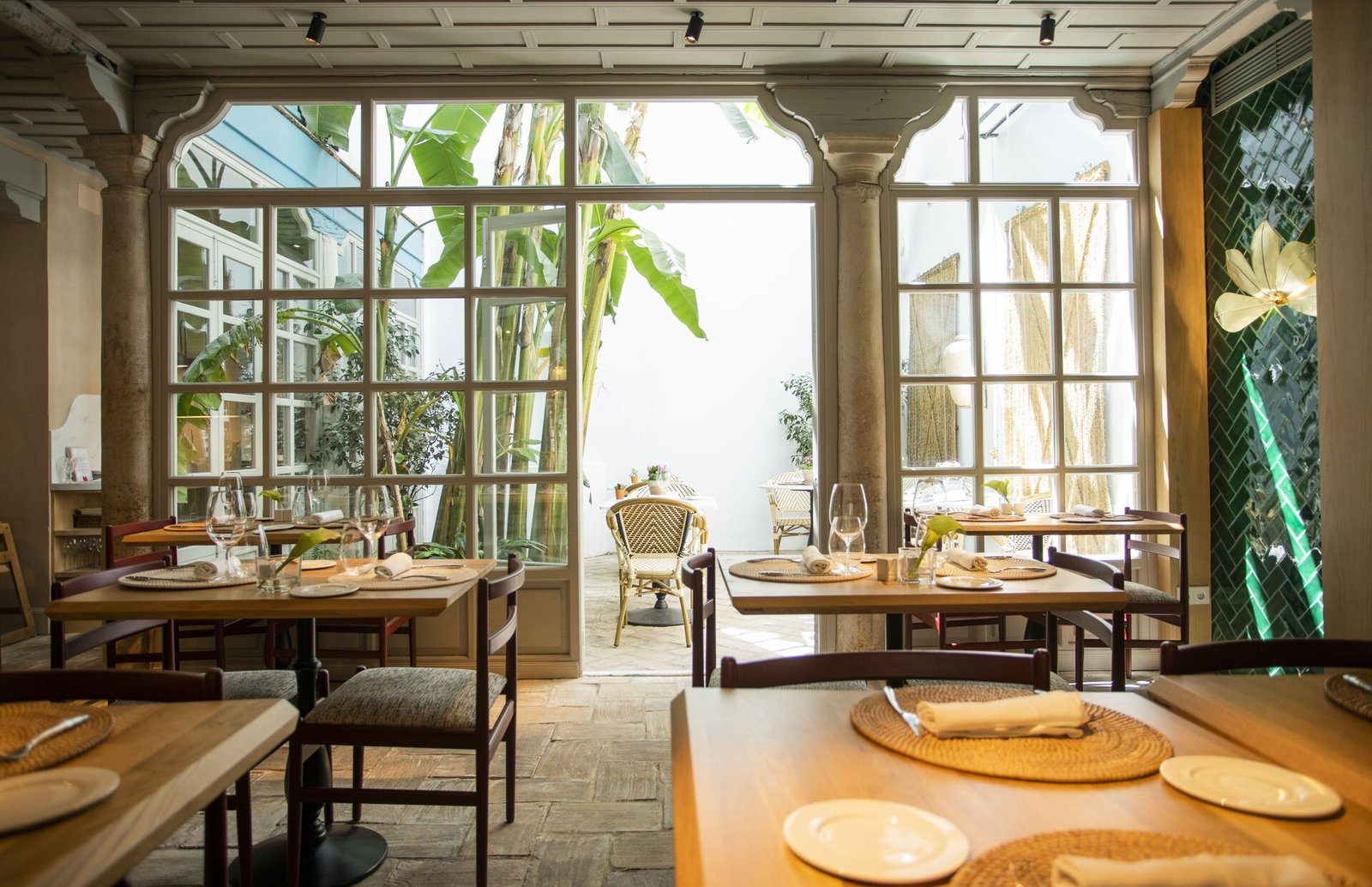 Hospes Las Casas del Rey de Baeza, at the table