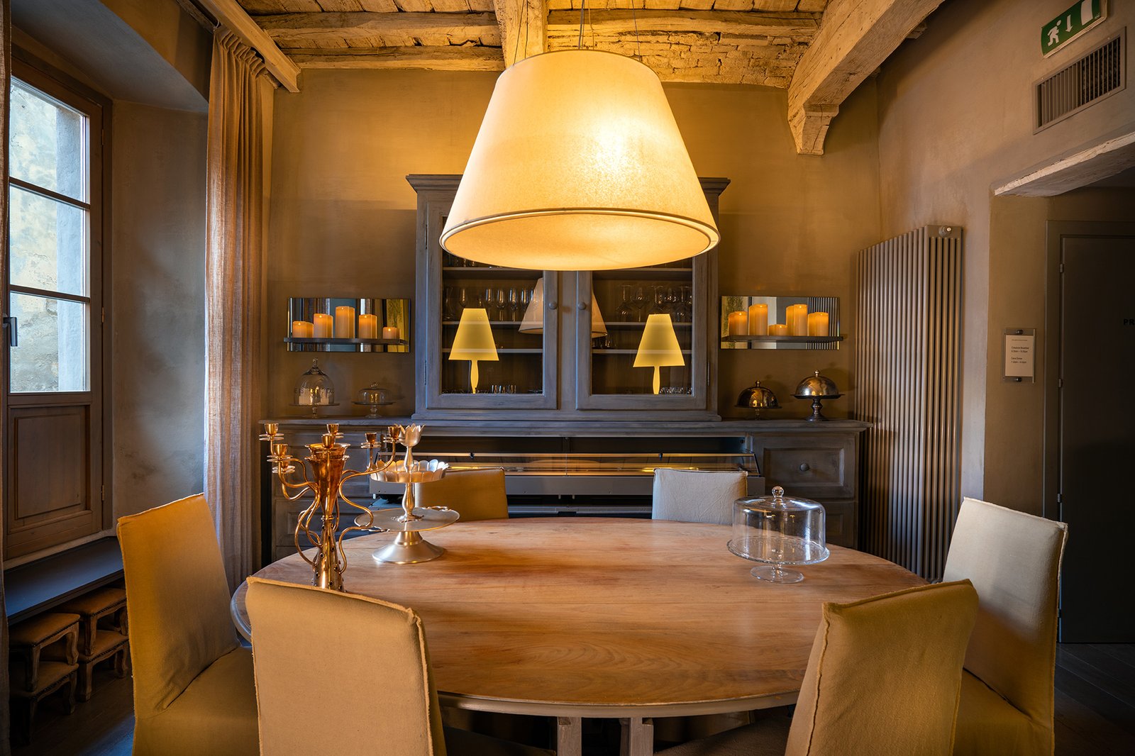 Villa Sassolini, at the table