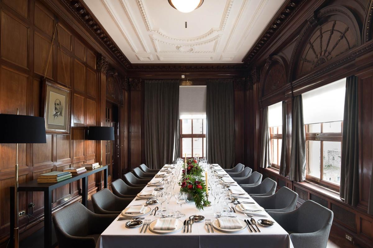 Grand Hotel Central, at the table