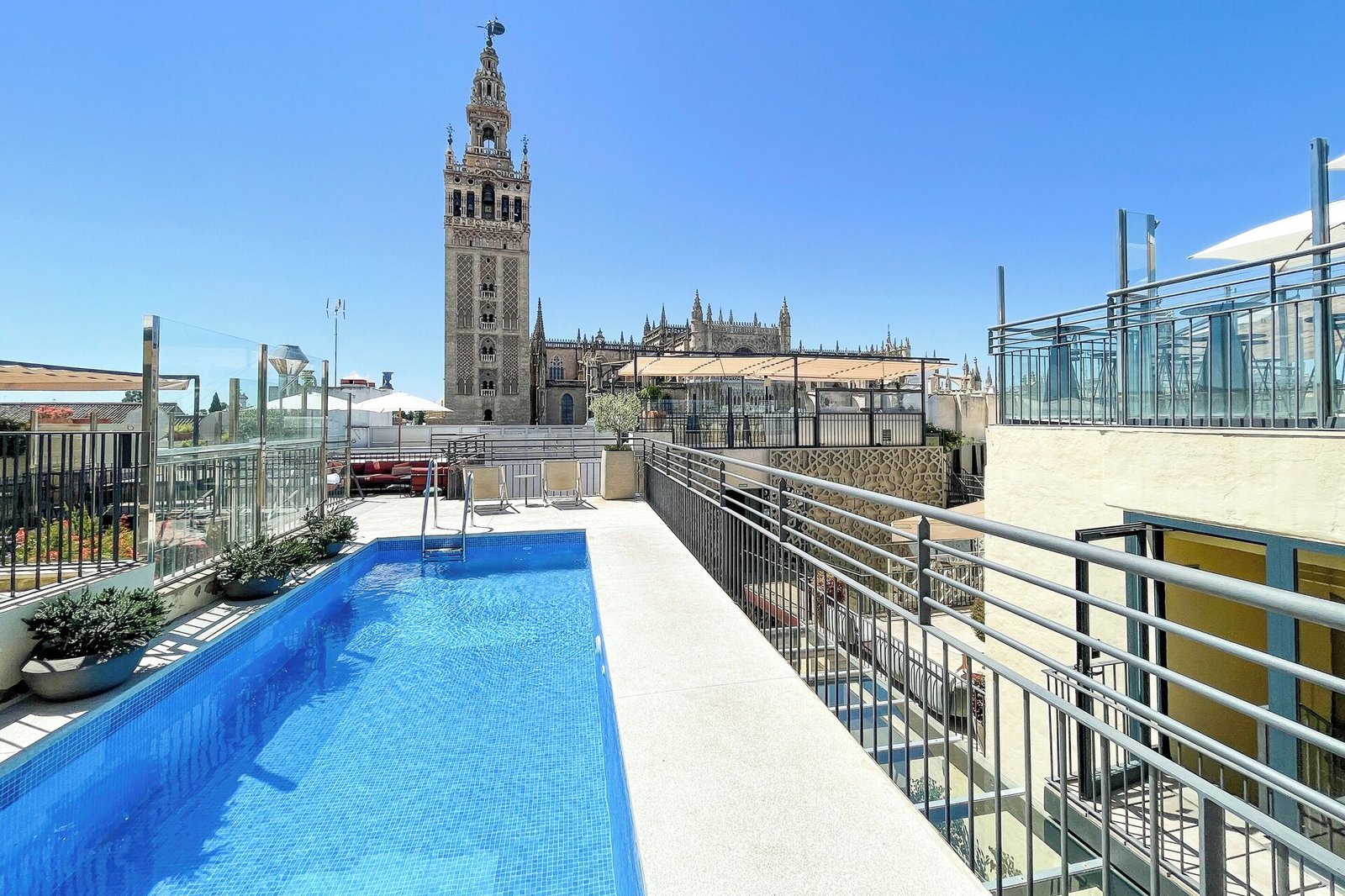 EME Catedral Mercer Hotel, the pool