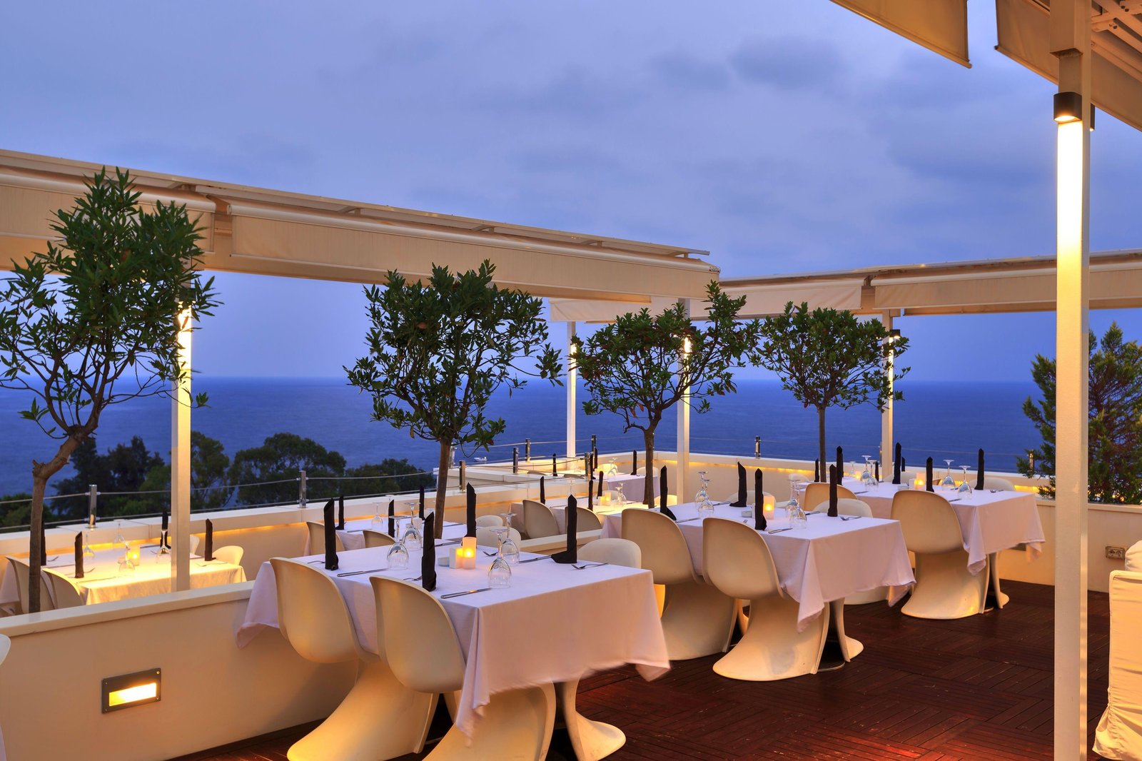 Hotel Su, at the table